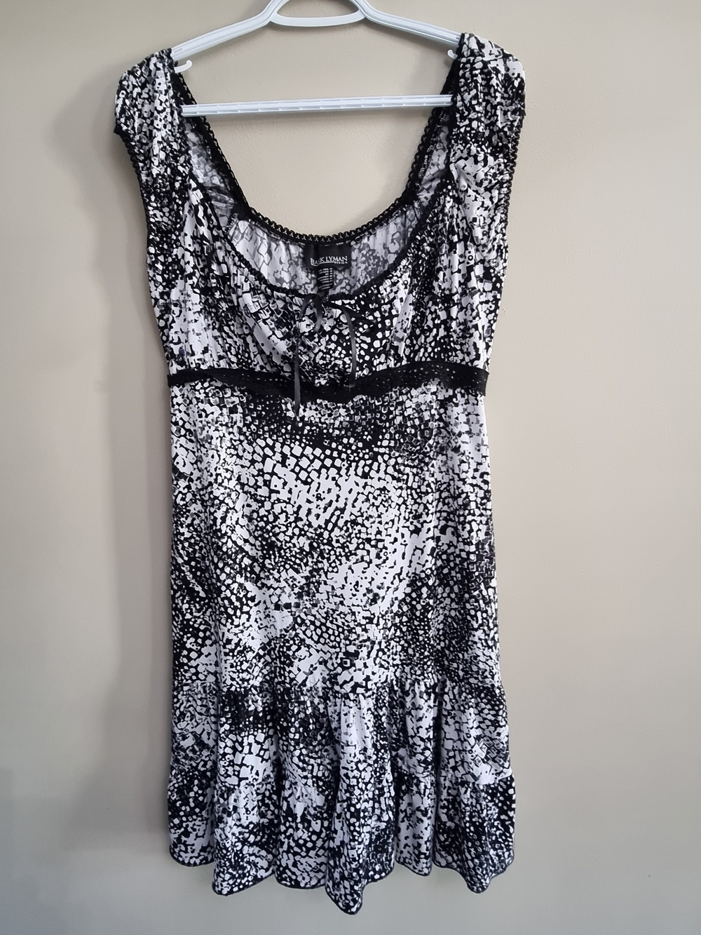 Y2K Frank Lyman Design Black & White Abstract Scoop-Neck Midi Dress